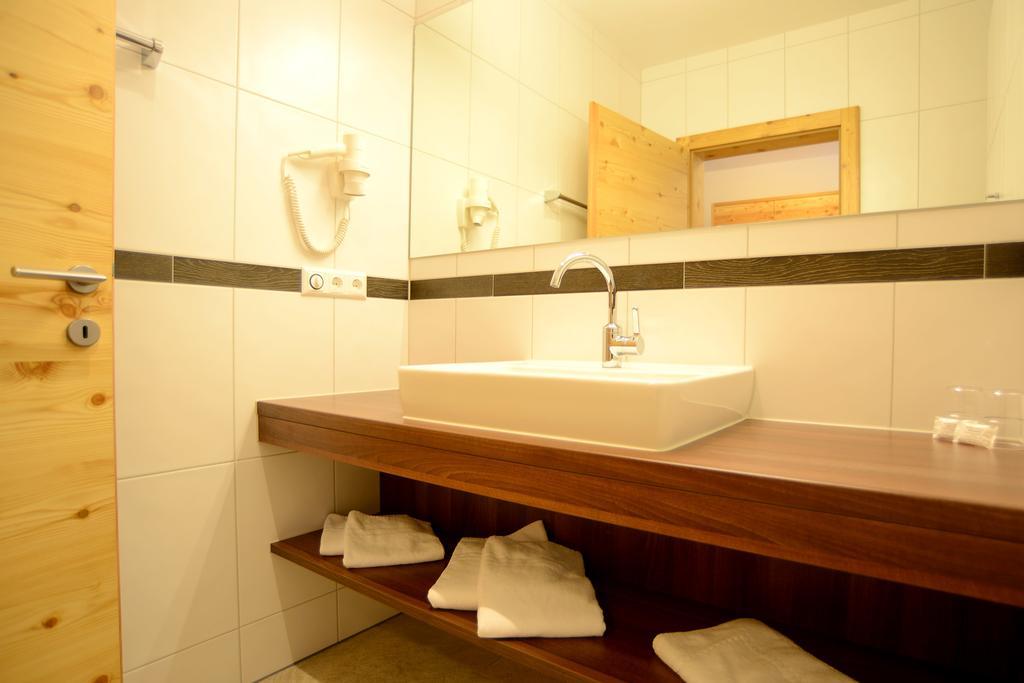 Hotel Brunnwirt Weissbriach Bagian luar foto