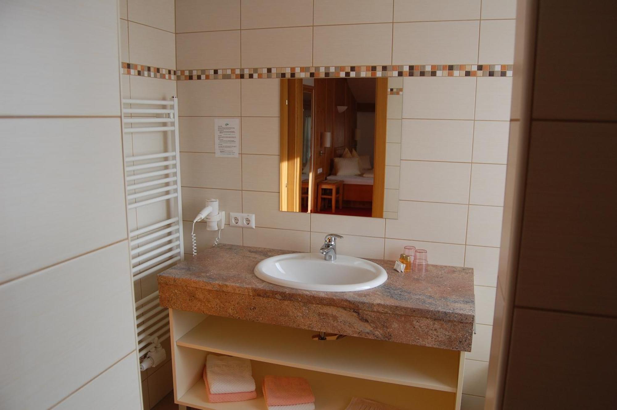 Hotel Brunnwirt Weissbriach Bagian luar foto