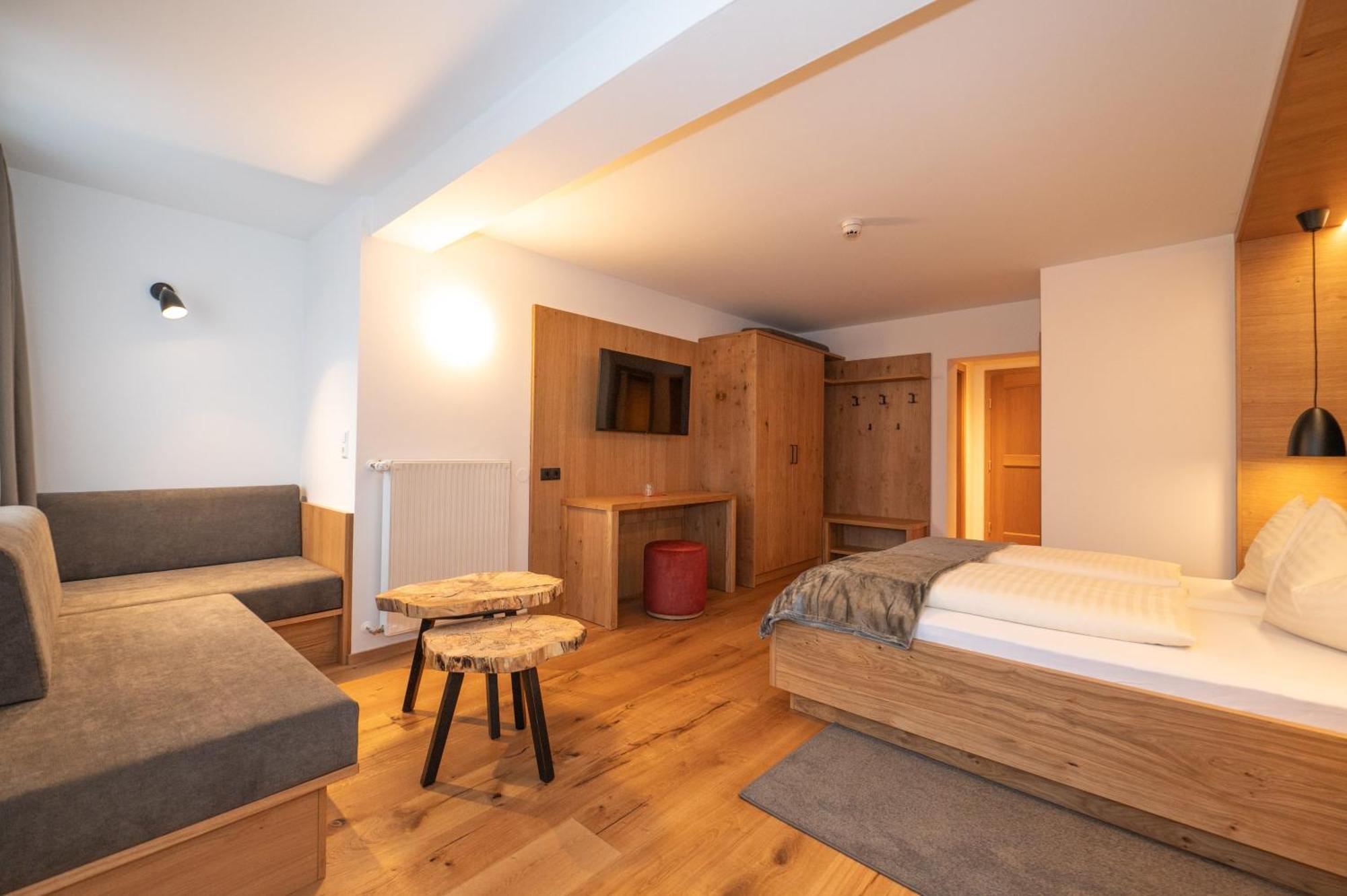 Hotel Brunnwirt Weissbriach Bagian luar foto